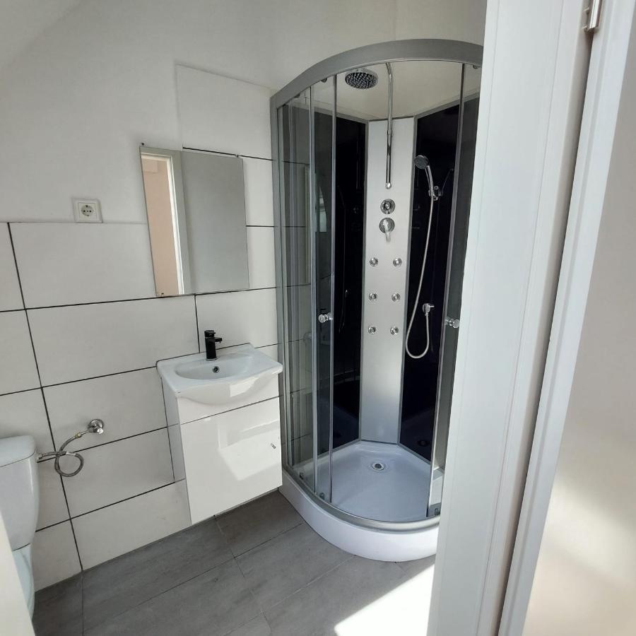 Hotel 24 Bilstein Bagian luar foto