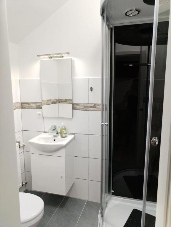 Hotel 24 Bilstein Bagian luar foto